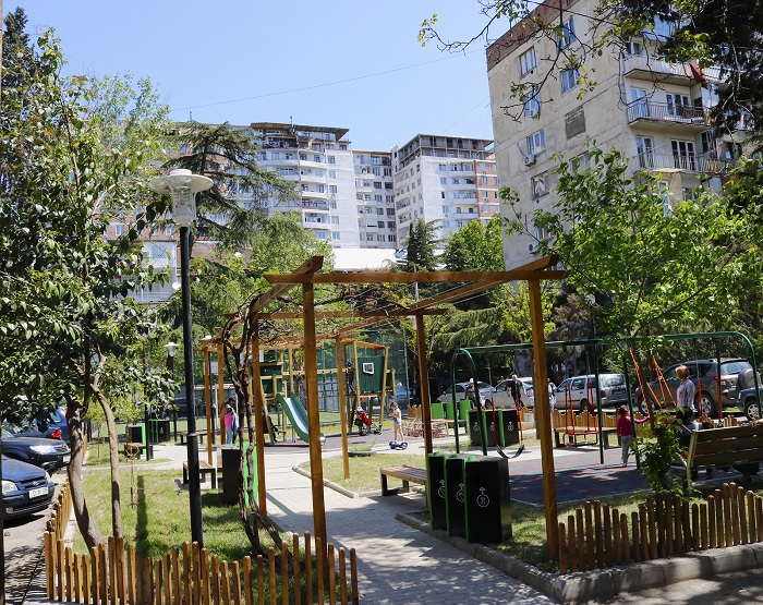 საბურთალოს გამგეობა დასასვენებელი სივრცეების რეაბილიტაციას განაგრძობს