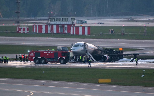 13 ადამიანი ემსხვერპლა შერემეტევოს აეროპორტში თვითმფრინავის ბორტზე გაჩენილს ხანძარს