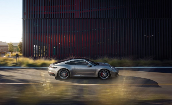 ახალი Porsche 911 -  უფრო ძლიერი, უფრო სწრაფი და ციფრული!