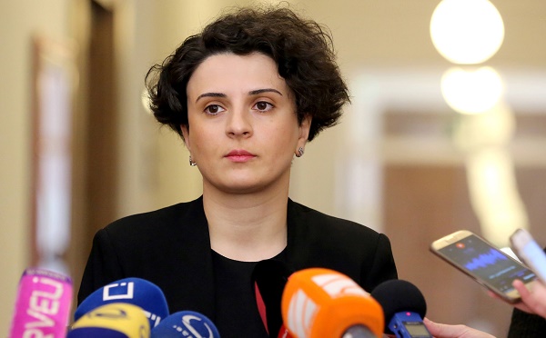 ჩემთვის წარმოუდგენელია, ამ საქმეზე რატომ საუბრობს მაგალითად, შალვა შავგულიძე, რომელიც კომისიის წევრიც კი არ ყოფილა - მეზვრიშვილი ხორავას ქუჩის საქმეზე