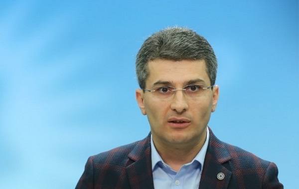 თუ ვინმეს ჰგონია, რომ ირაკლი კობახიძე იმიტომ გადადგა, რომ ამას ოპოზიცია ითხოვდა, მწარედ ცდება - მდინარაძე