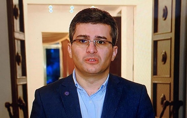 გავრილოვი შეუთანხმებლად აღმოჩნდა პარლამენტის თავმჯდომარის სკამზე და მან გაბედა და წაიყვანა, საპარლამენტო გუნდის პოზიციისგან შეუთანხმებლად - მამუკა მდინარაძე