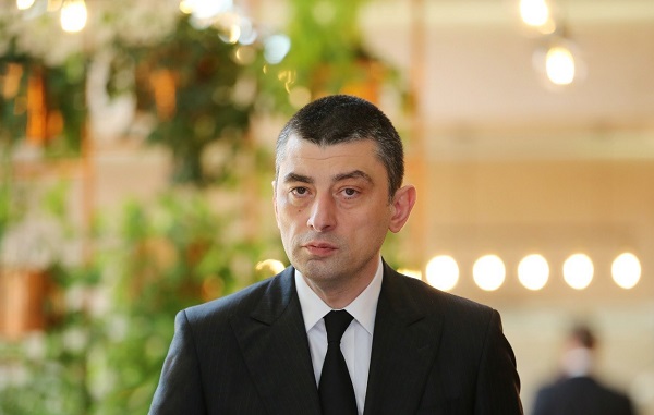 პარლამენტის შენობასთან გიორგი გახარია მივიდა