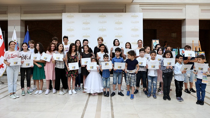 ქეთევან ჯოხაძის ინიციატივით საკრებულოში  გამოფენა გაიმართა