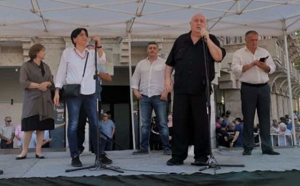 ბათუმში ირმა ინაშვილმა და დავით თარხან-მოურავმა აქცია გამართეს