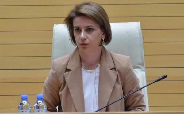 დროის ხარჯვა ოქრუაშვილის თუ სხვების წარსულში ჩადენილი ბინძური ქმედებების განხილვებზე, არ მგონია, სასარგებლო იყოს - თამარ ჩუგოშვილი