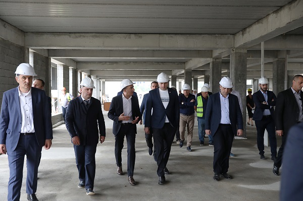 პრემიერ-მინისტრი თბილისში განათლების ქალაქის მშენებლობის პროცესს გაეცნო