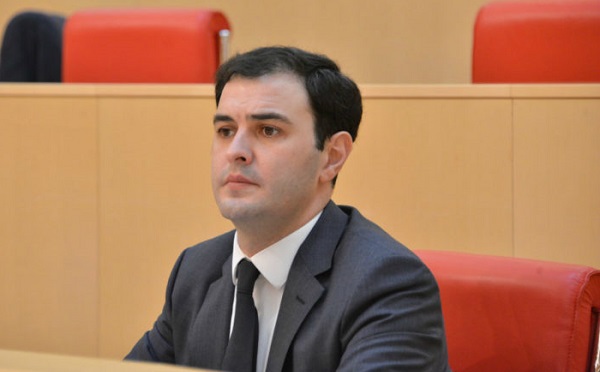 ოჯახიდან ინფორმაციის გატანას საზოგადოება აფასებს, როგორც ვირთხის საქციელს. ბესელია არის ოჯახიდან ინფორმაციის გამტანი - ზარდიაშვილი