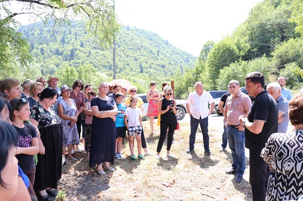 გიორგი კაკაურიძე ონის მუნიციპალიტეტის სოფლების მოსახლეობას შეხვდა