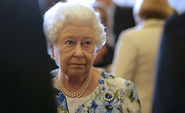 დედოფალი ელისაბედი იმედგაცრუებულია ბრიტანელი პოლიტიკოსების მმართველობით - The Sunday Times