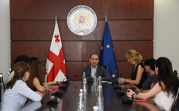 ახალგაზრდები სტაჟირების კურსის გავლის შემდეგ სამინისტროში  დასაქმდნენ