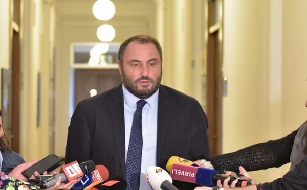მინიმალურ ხელფასი 500 ლარის ოდენობით უნდა განისაზღვროს  - ბექა ნაცვლიშვილი
