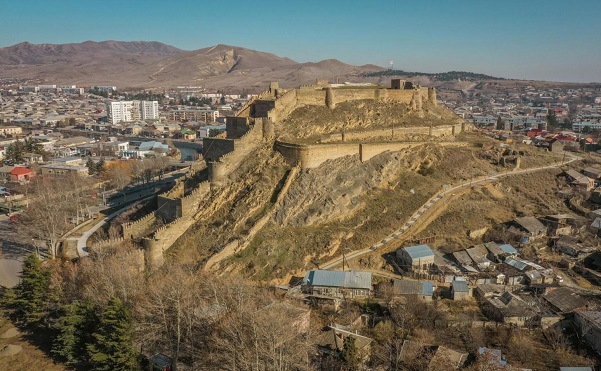 გორის ციხიდან არასრულწლოვანი გადმოვარდა