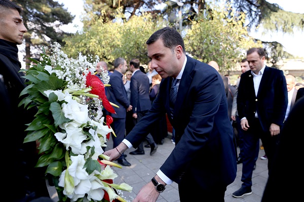 საკრებულოს თავმჯდომარემ და დეპუტატებმა აფხაზეთში დაღუპულ გმირთა მემორიალი გვირგვინით შეამკეს