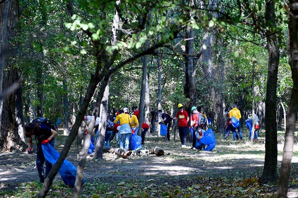 მაია ბითაძე კრწანისის ტყე-პარკის დასუფთავების  ღონისძიებაში მონაწილეობდა
