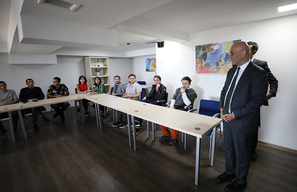 ივანე მაჭავარიანი ბათუმში, ფინანსთა სამინისტროს აკადემიაში მიმდინარე სასწავლო პროცესს გაეცნო