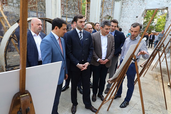 აჭარის მთავრობის ხელმძღვანელმა და პარლამენტის თავმჯდომარემ ბათუმში მიმდინარე ინფრასტრუქტურული პროექტები მოინახულეს