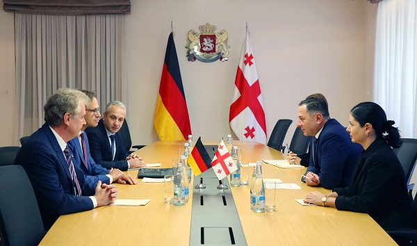 შინაგან საქმეთა მინისტრი ვახტანგ გომელაური გერმანიის ელჩს შეხვდა