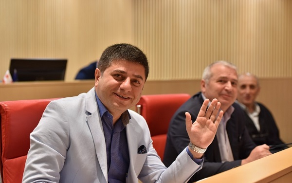ზაქარია ქუცნაშვილს სადეპუტატო უფლებამოსილება შეუწყდა
