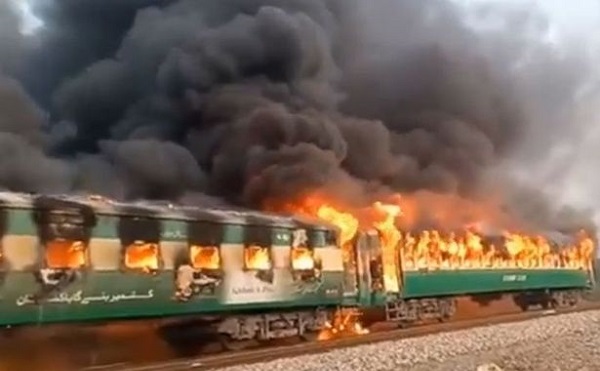 პაკისტანში, მატარებელში გაჩენილ ხანძარს 62 ადამიანი ემსხვერპლა