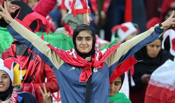 ირანში ფეხბურთის მატჩებზე ქალების დასწრების უფლებას აპროტესტებენ