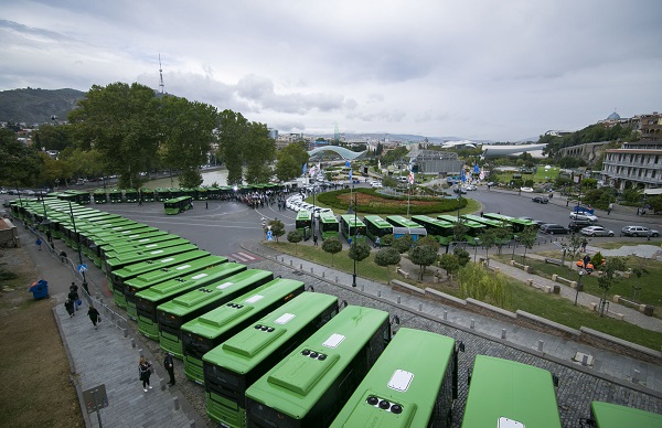 თბილისში ISUZU-ს მარკის 8-მეტრიანი ავტობუსები შემოვიდა