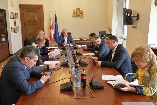 მსუბუქი M1 კატეგორიის ავტომობილების მძღოლები 1 ოქტომბრის ადმინისტრაციული სახდელისაგან გათავისუფლდებიან
