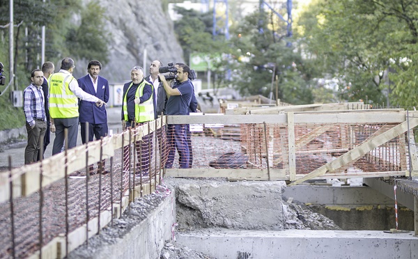 თბილისის მერი თამარ მეფის ხიდის პანდუსის რეაბილიტაციის პროცესს გაეცნო