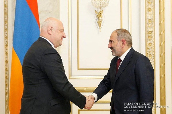 ნიკოლ ფაშინიანი გიგი წერეთელს შეხვდა