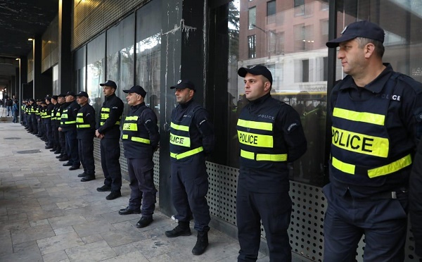 კინოთეატრებთან პოლიცია იცავს მოქალაქეების უსაფრთხოებას - კახა ბუხრაძე