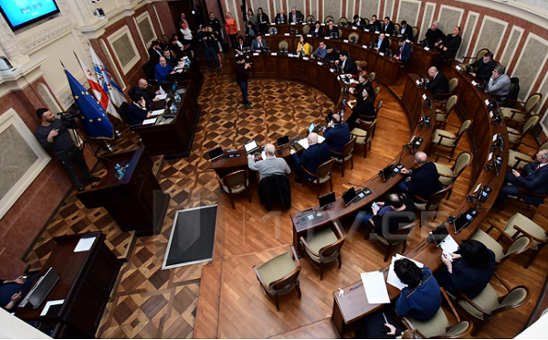 ოპოზიციამ ერეკლე კუხიანიძისთვის მანდატის შეწყვეტის მოთხოვნით თბილისის საკრებულოს თავმჯდომარეს წერილობით მიმართა