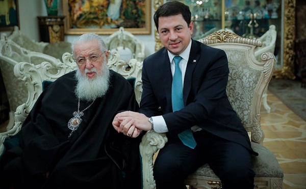 დაგვლოცა და გვესაუბრა ოჯახის მნიშვნელობაზე, სიკეთესა და სამშობლოს სიყვარულზე - თალაკვაძე პატრიარქს შეხვდა