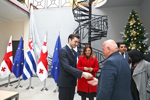 თორნიკე რიჟვაძის გადაწყვეტილებით 35 ოჯახს ბინა საკუთრებაში გადაეცა
