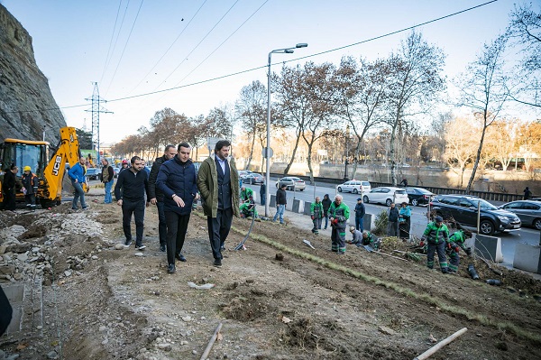 კახა კალაძე: თამარ მეფის სახელობის ხიდის პანდუსზე სამუშაოები 25 დეკემბრისთვის დასრულებული იქნება