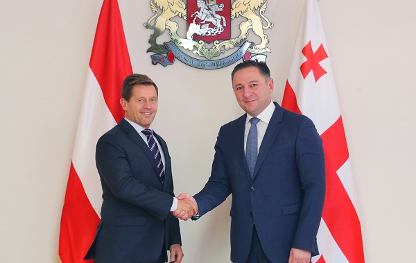 შინაგან საქმეთა მინისტრმა ავსტრიის რესპუბლიკის პოლიციის ატაშე მადლობის სიგელითა და მედლით დააჯილდოვა