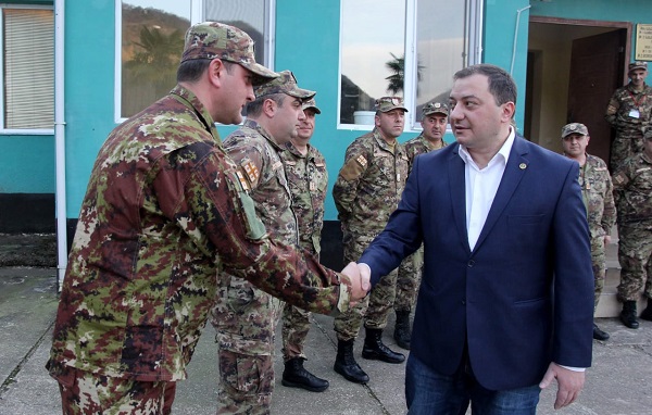 სასაზღვრო პოლიციის უფროსმა თანამშრომლებს დამდეგი ახალი წელი მიულოცა
