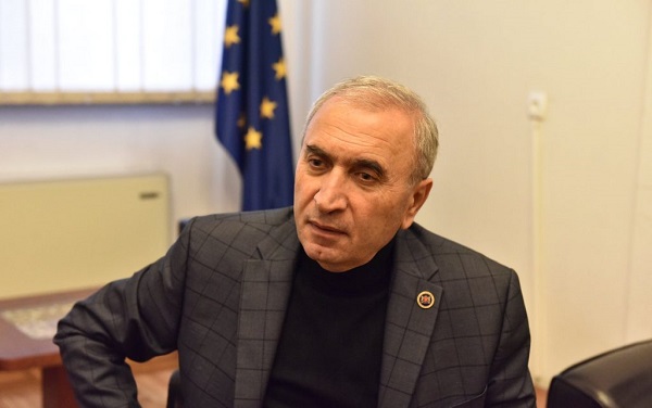 სკოლებში აღარ ისწავლება შვლის ნუკრის ნაამბობი - სიმონ ნოზაძე