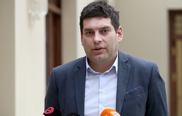 კუხიანიძის უმრავლესობიდან გარიცხვა საკრებულოს უმრავლესობის წევრების სინდისის კარნახით იყო მიღებული და არა იმ სპექტაკლით, რომელიც გუშინ საკრებულოში ოპოზიციამ დადგა - ბექა დავითულიანი