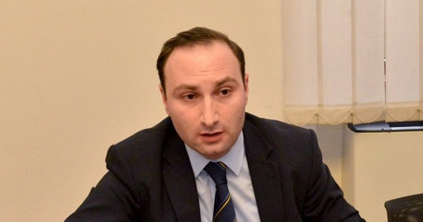 ჩვენ ვატარებთ კონკრეტულ საკითხთან დაკავშირებით კენჭისყრას, რის უფლებასაც პარლამენტის რეგლამენტი გვაძლევს - ანრი ოხანაშვილი