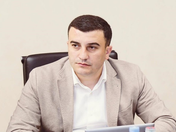 დაუმსახურებელ აგრესიას და შეურაცხყოფას არ ვაპატიებ მითუმეტეს ისეთ ძალით “მამაც” და სარკეში ნამეცადინებ ჯამბაზს, როგორიც ხაბეიშვილია - გიორგი დოხტურიშვილი