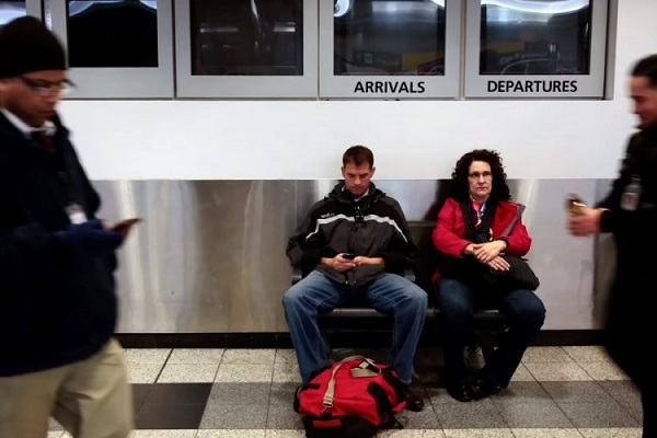 აშშ-ის აეროპორტებში ადამიანებს სიცხეს გაუზომავენ