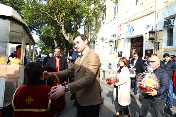 ბათუმში შობა ტრადიციული ალილოთი აღინიშნა