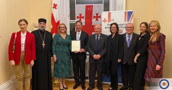 საქართველოს ელჩის ინიციატივით, დიდი ბრიტანეთის პარლამენტში საქართველოს საკითხებზე პარტიათაშორისი საპარლამენტო ჯგუფის ხელმძღვანელი, ჯონათან ჯანოგლი დააჯილდოვეს