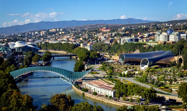 დედაქალაქის რამდენიმე ქუჩაზე გზაგამყოფი კუნძულები მოეწყობა