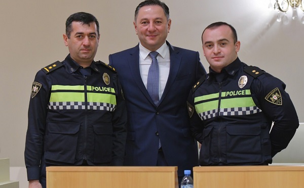 პარლამენტის თავმჯდომარემ შს მინისტრსა და პოლიციელებს საზოგადოებრივი წესრიგისა და უსაფრთხოების დაცვისთვის მადლობა გადაუხადა