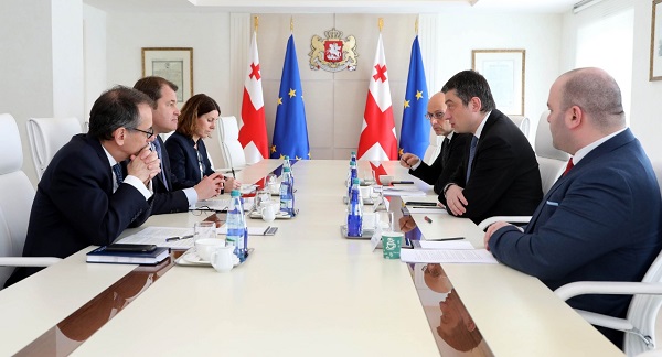EBRD-ის პირველი ვიცე-პრეზიდენტი საქართველოს მიერ მიღწეულ პროგრესს შთამბეჭდავს უწოდებს და ქვეყნის ეკონომიკური ზრდის მაჩვენებელს პოზიტიურად აფასებს