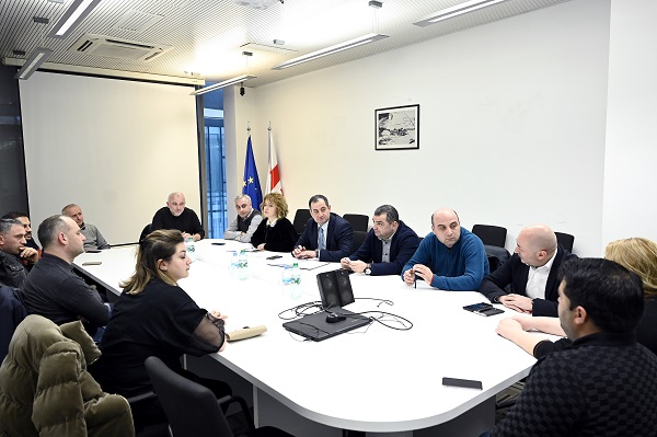 კერძო სექტორთან შევთანხმდით, როგორი ფორმითა და ტრანსპორტით მოხდეს საქართველოში ბიტუმის უწყვეტი მიწოდება - აკაკი საღირაშვილი
