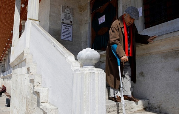 თურქეთის ხელისუფლებამ 65 წელს გადაცილებულ მოქალაქეებს სახლებიდან გასვლა აუკრძალა