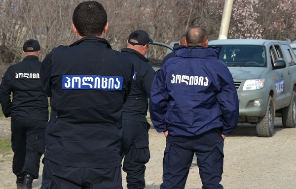 მესტიის მუნიციპალიტეტის სოფელ მულახში სასაზღვრო პოლიციის თანამშრომლებმა ერთმანეთს ცეცხლი გაუხსნეს