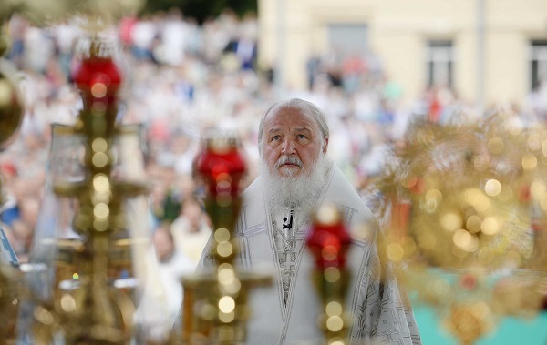 რუსეთის პატრიარქი მრევლს მოუწოდებს სახლში დარჩეს და ღვთისმსახურებას ტელევიზიით უყუროს
